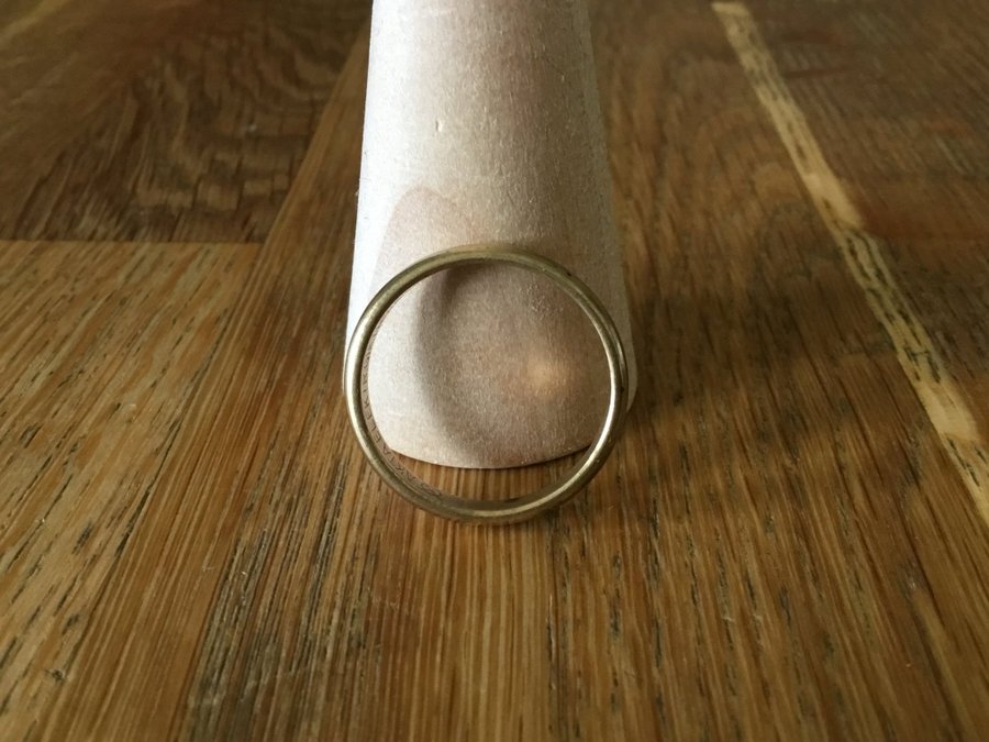Välbevarad antik ring ”Elektrisk Giktring” i mässing stämplad / Strl 205 mm