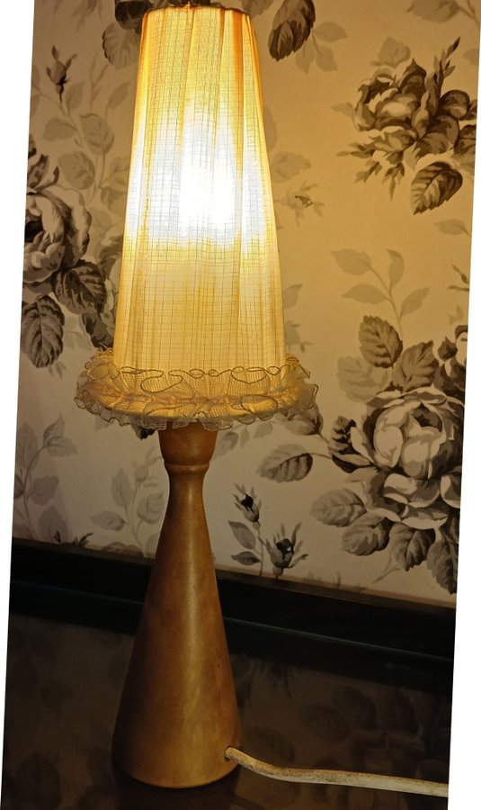 Bordslampa Retro Vigan typ 100/14 Lampfot i trä Vintage