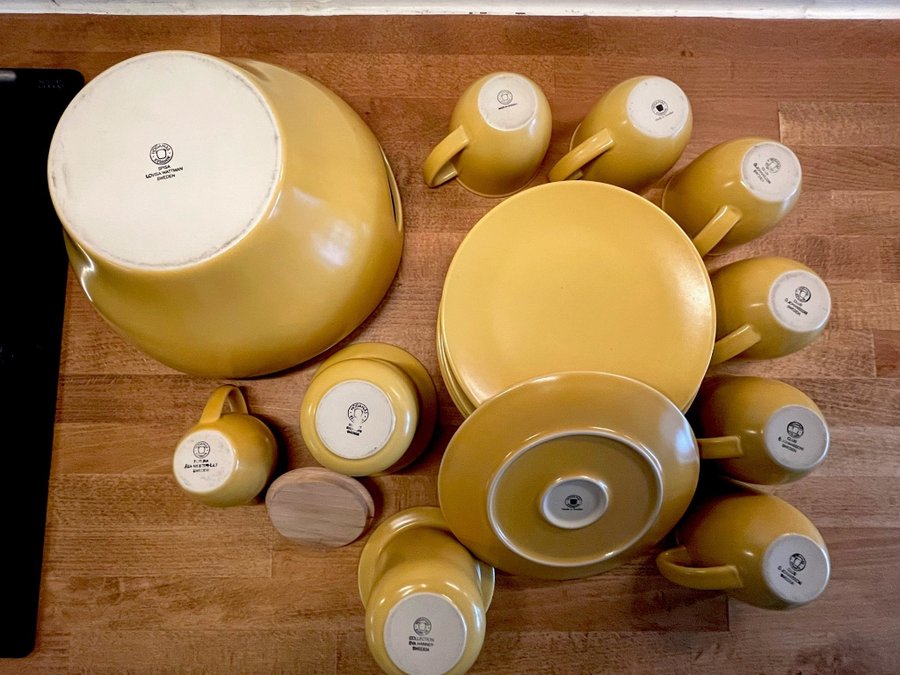 Höganäs keramik gul 19 delar skål assietter muggar gräddkanna burk lock