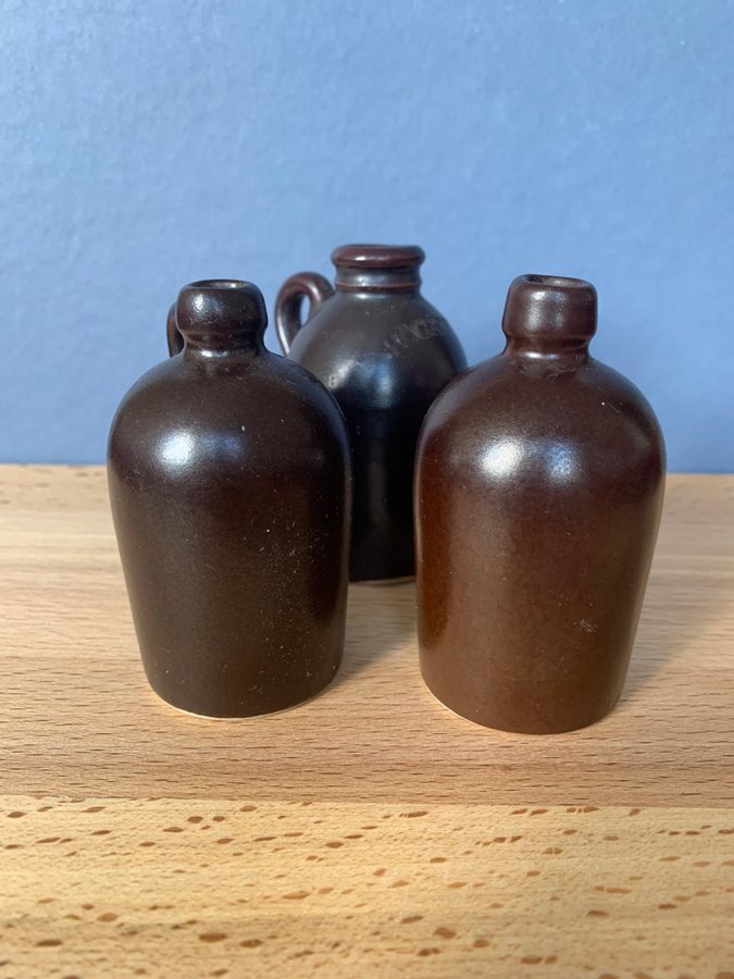 Höganäs Keramik - Krukmakaren Höganäs Tre stycken miniatyrer i fint skick