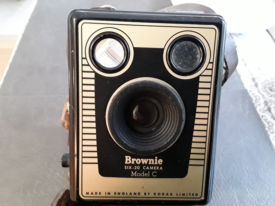 KODAK KAMERA - SIX 20 CAMERA - BROWNIE - MODEL C