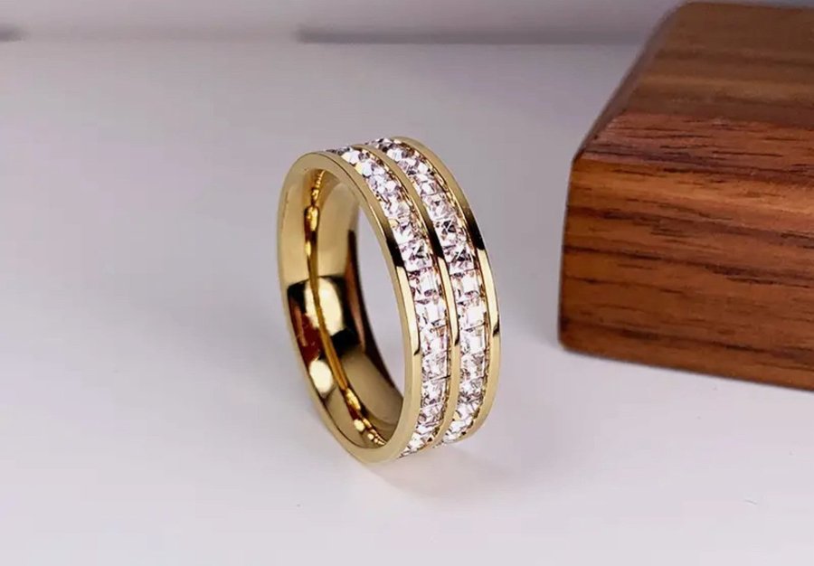 Ny ring i Stainless steel Stål förlovnings / vigsel ring str 165mm