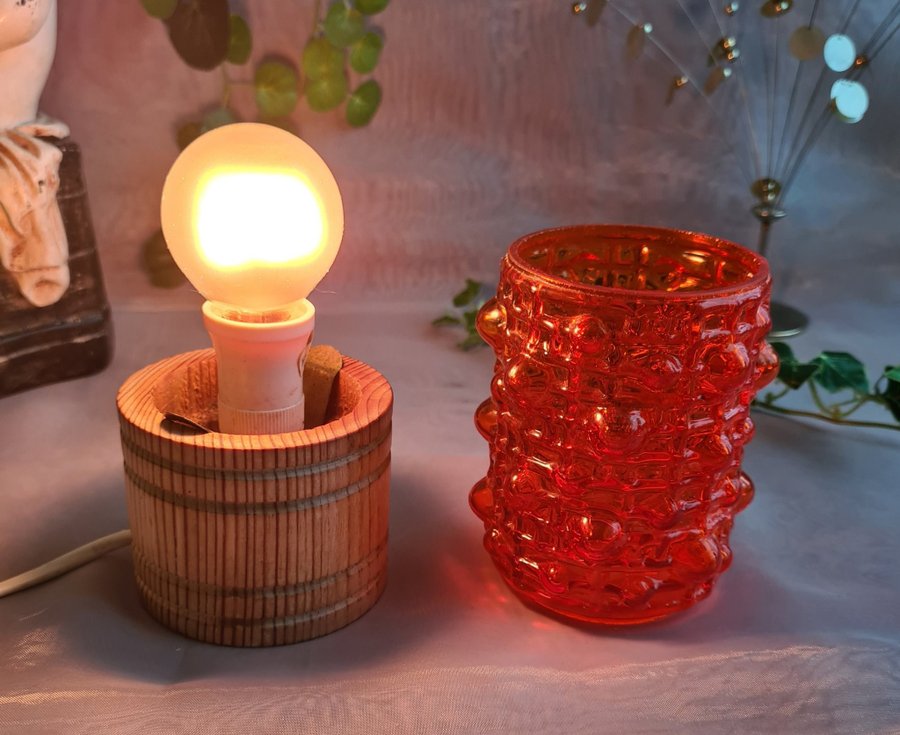 VINTAGE Bordslampa - Orange Skärm av Glas och Fot av Trä Furu - RETRO 70-tal