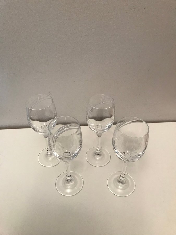 4 st Fina sherry / likör- glas med slipat mönster J G Durand Cristal France