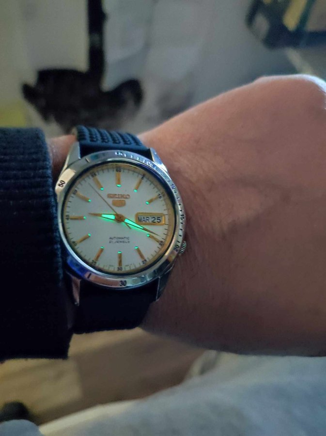 Seiko 5 Automatic 21 Jewels Lyser På Natten