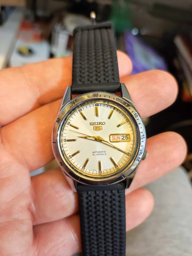 Seiko 5 Automatic 21 Jewels Lyser På Natten