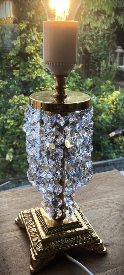 Bordslampa gjuten mässing kristall kristallhängen retro vintage 60-tal