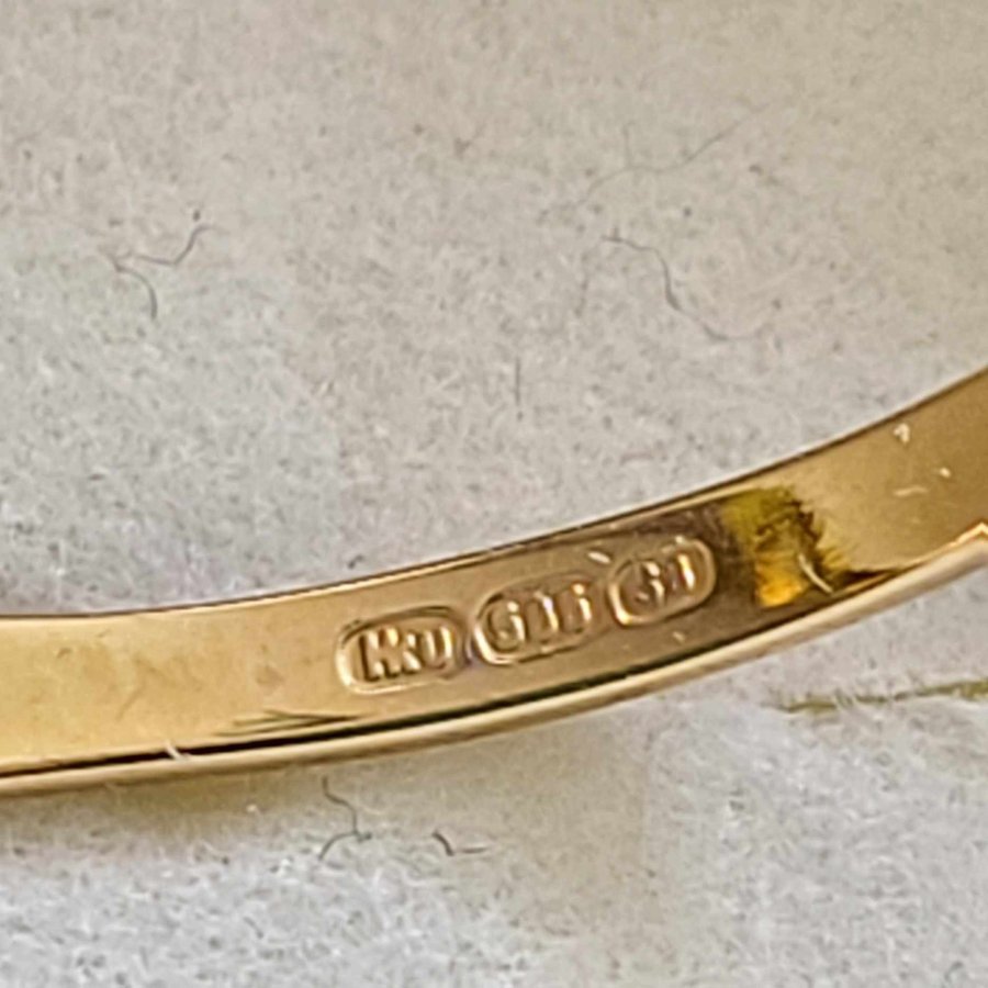 Vacker 14k guld ring med turkos sten stämplad HKU 585 S8 (1995)