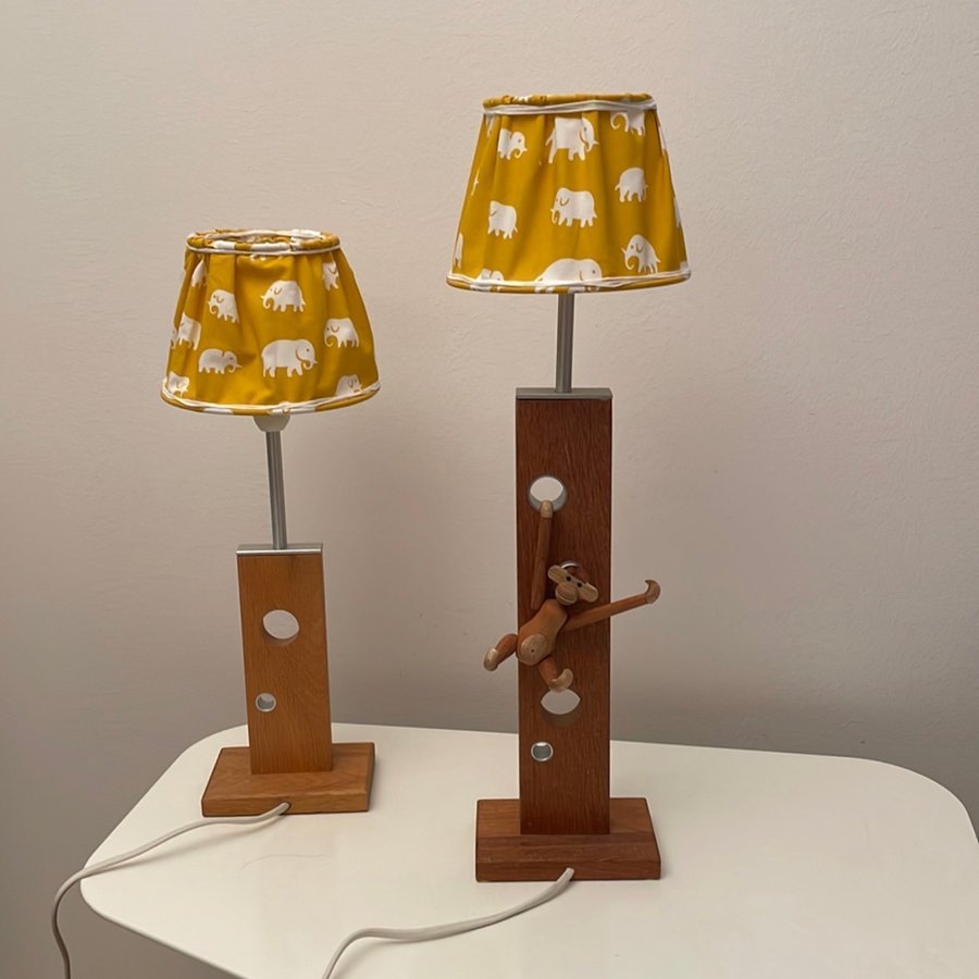 Vintage 2 Teak Bordslampor med 2 Lampskärm Gul Elefant Estrid Ericson Textil