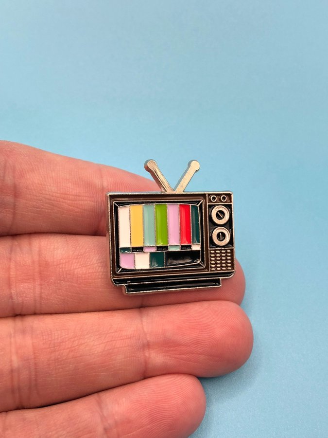 NO SIGNAL TV Enamel Pin | Retro Tv | Vintage Pin | Old school | Weak signal