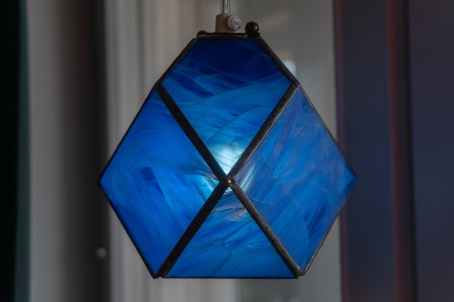 blå lampa i blyinfattat glas smide retro vintage fönsterlampa 30 40 50 60 tal