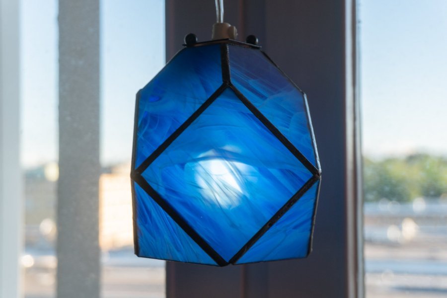 blå lampa i blyinfattat glas smide retro vintage fönsterlampa 30 40 50 60 tal