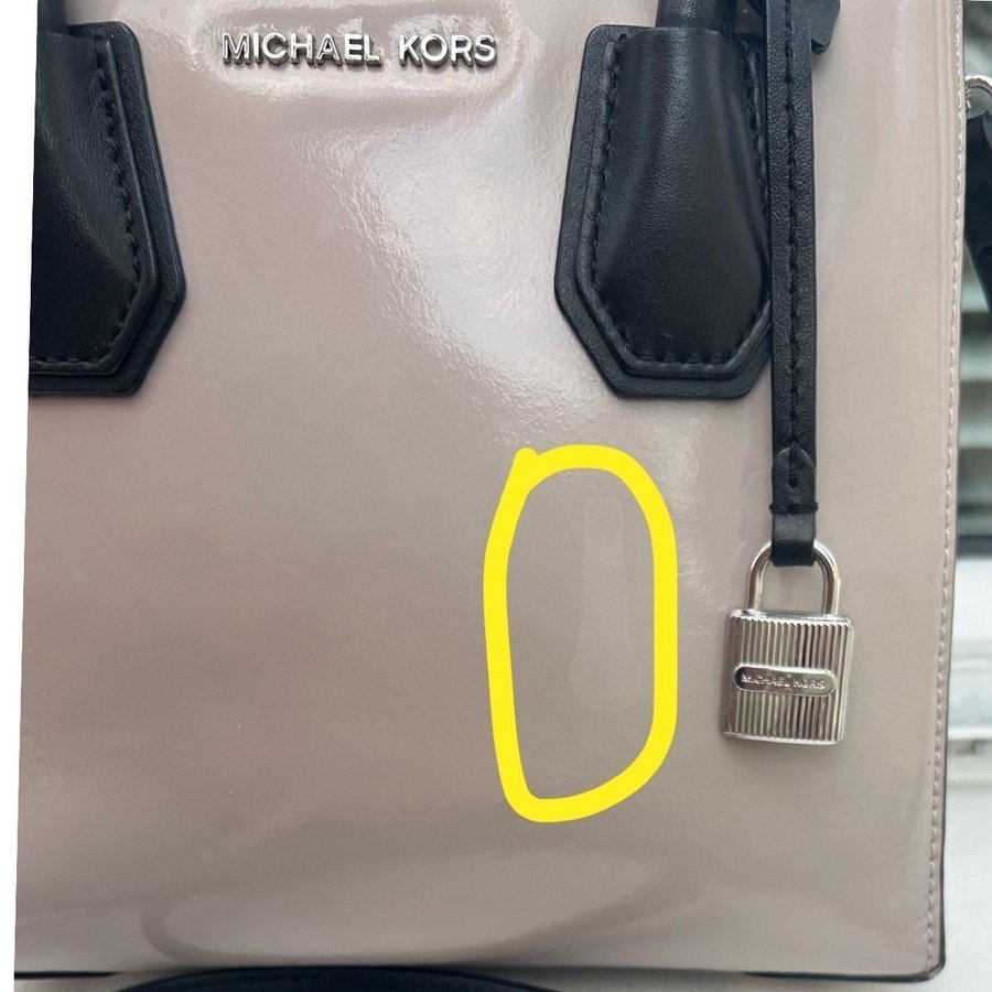 Michael Kors "Mercer"-väska – Chic elegans för varje tillfälle!