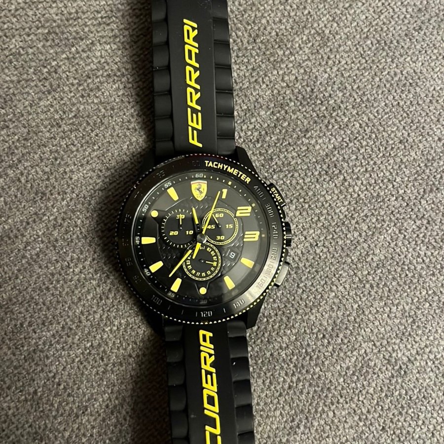 Ferrari Scuderia Herrklocka watch for sale in excellent condition