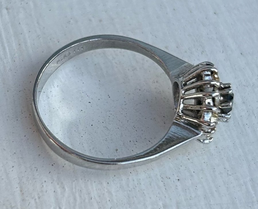 Vintage Silverring med Blå Sten - Gnistrande Skönhet