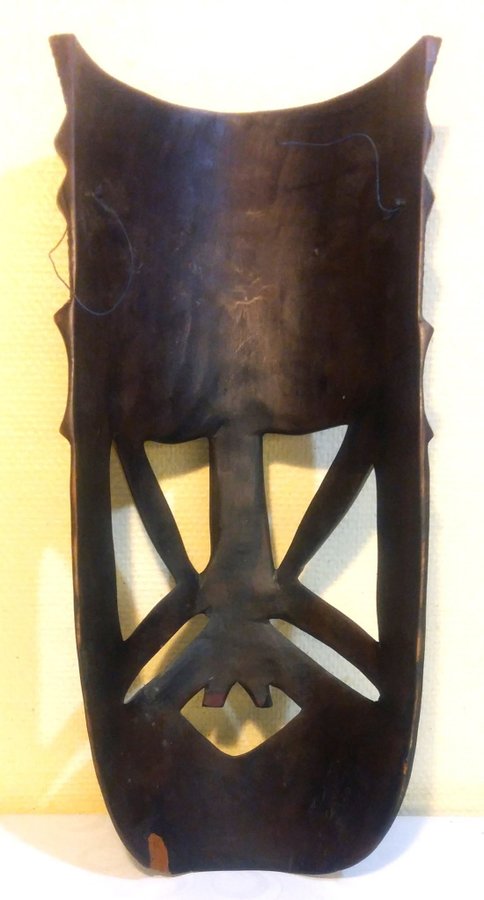 MASKER 2stAfrika ÄLDRE mask i mörkt träinredningsdetaljväggdekoration 1900tal