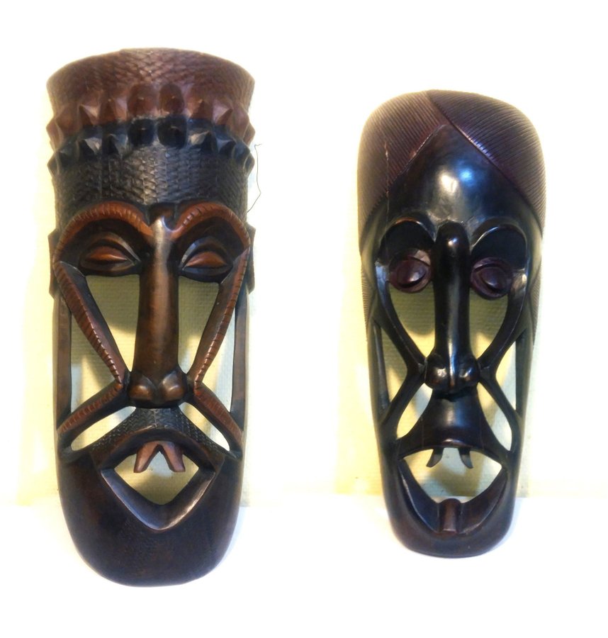 MASKER 2stAfrika ÄLDRE mask i mörkt träinredningsdetaljväggdekoration 1900tal