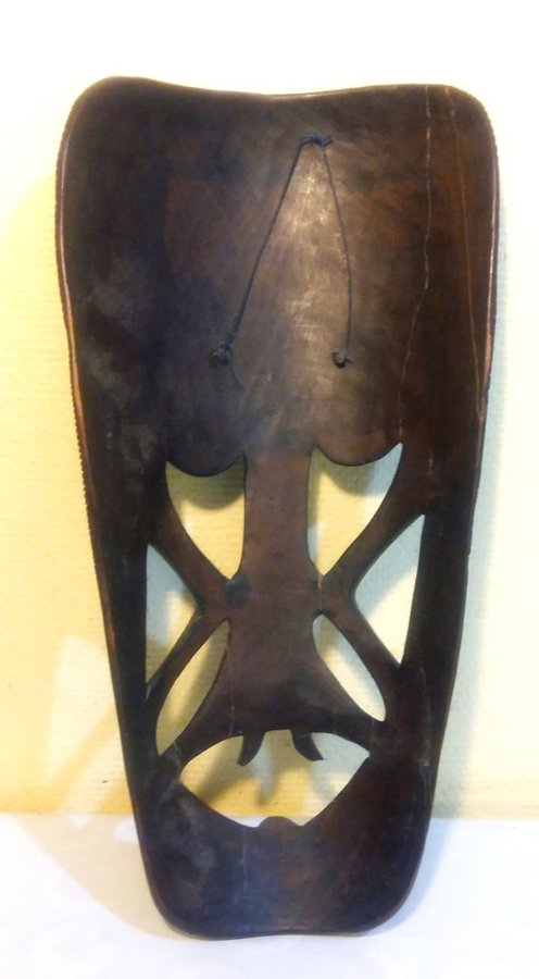 MASKER 2stAfrika ÄLDRE mask i mörkt träinredningsdetaljväggdekoration 1900tal