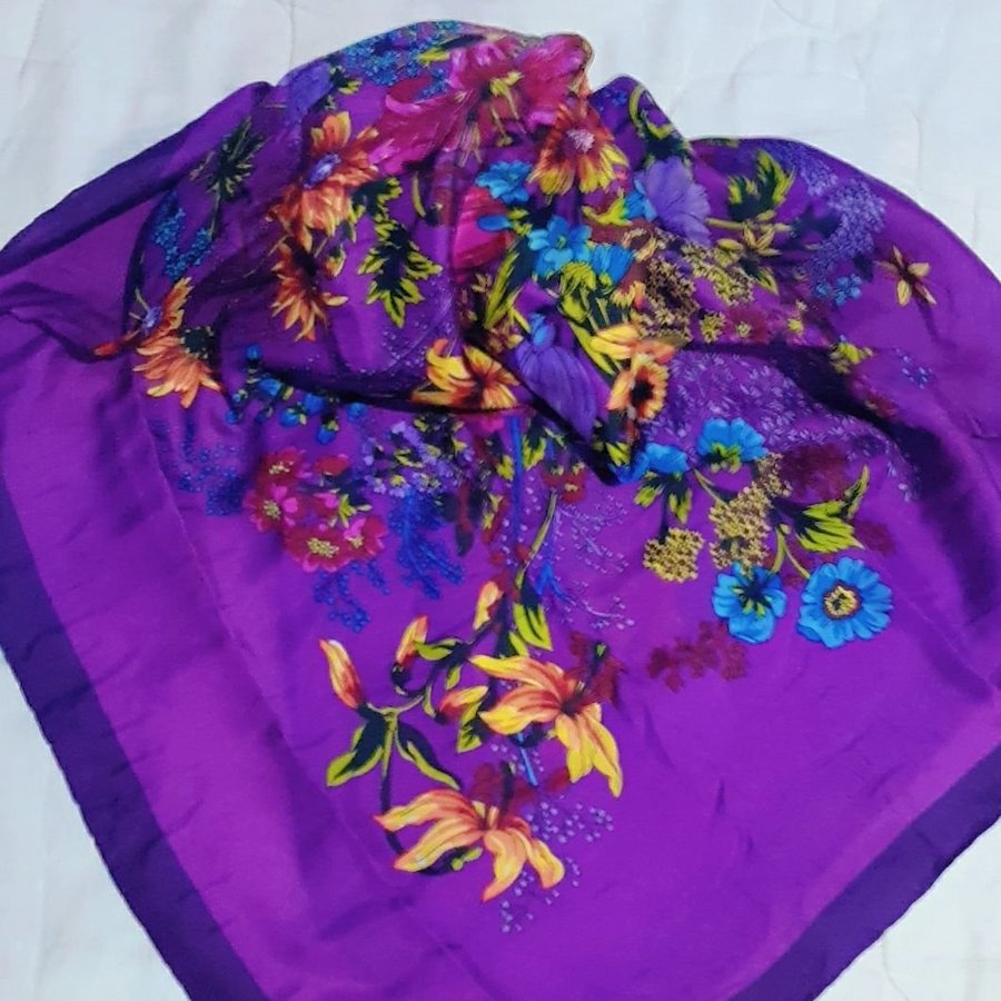 Elegant Lila sjal scarf halsduk med blommigt mönster