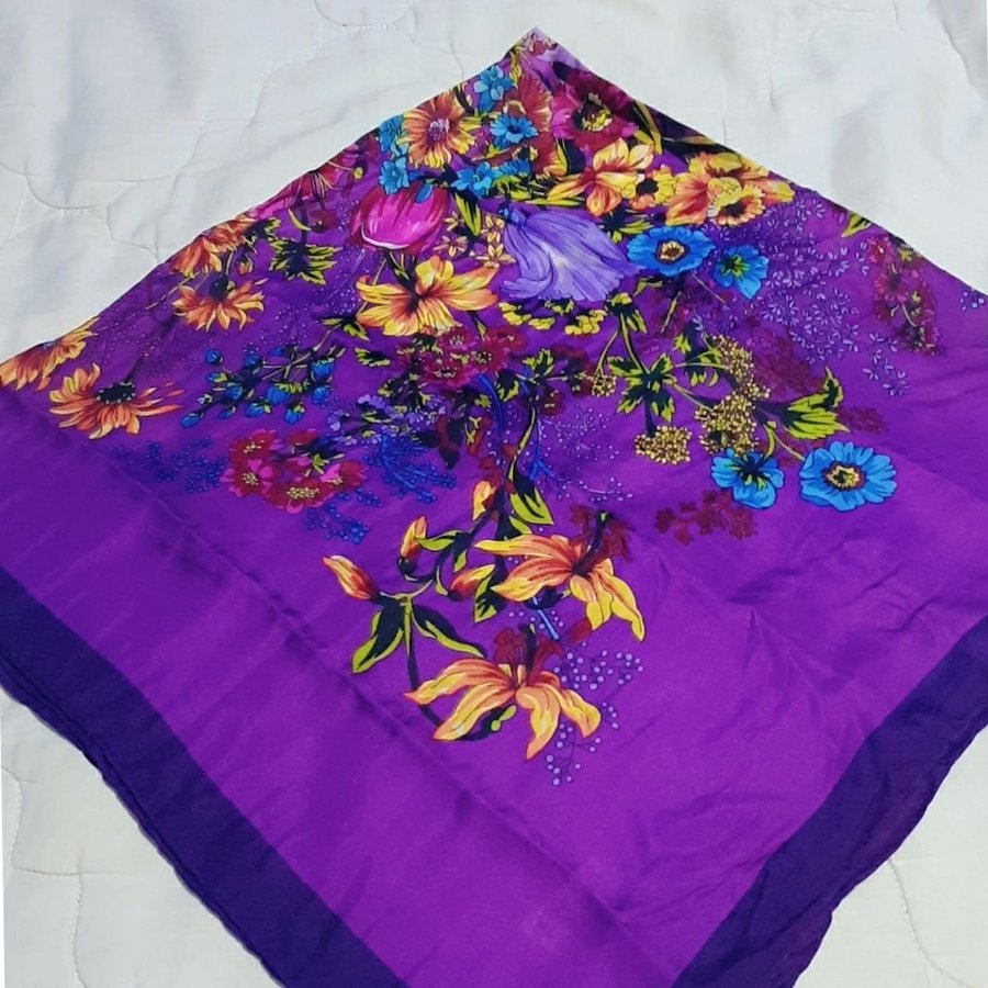 Elegant Lila sjal scarf halsduk med blommigt mönster