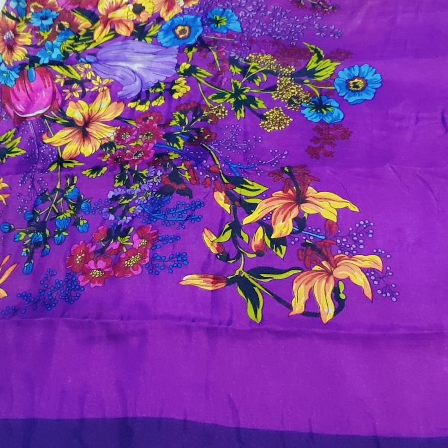 Elegant Lila sjal scarf halsduk med blommigt mönster