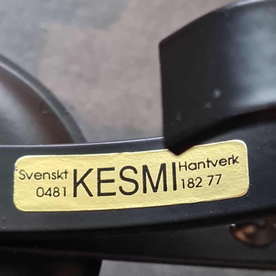 Ljusstake svart smideKEMSISvenskt hantverken ljushållareH9 cm13 cm bred