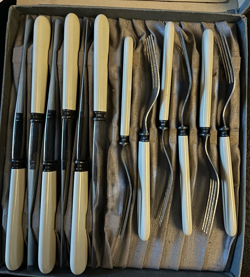 VINTAGE LANDERS STEAK KNIVES AND FORKS