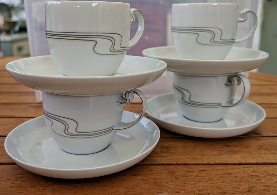 4 Assimetria kaffekoppar m assietter från Rosenthals StudioLine-serie
