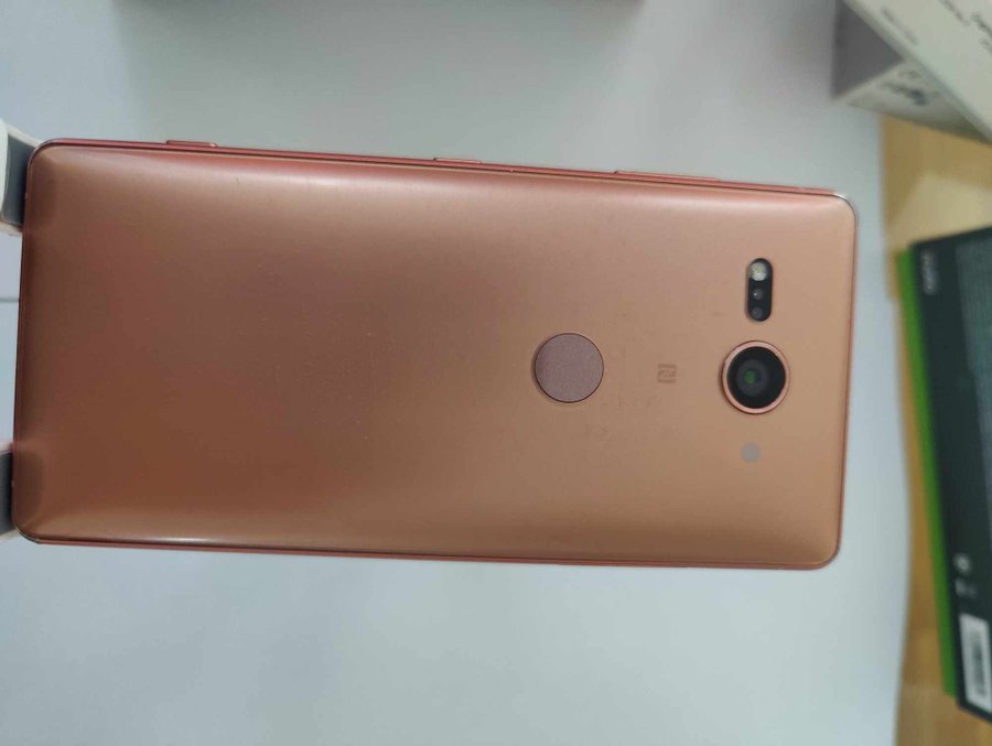 Sony Xperia XZ2 compact i Coral Pink färg