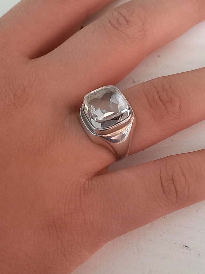 Snygg RING äkta silver 835 BERGKRISTALL kuddslipad stl 165