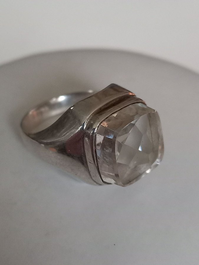 Snygg RING äkta silver 835 BERGKRISTALL kuddslipad stl 165