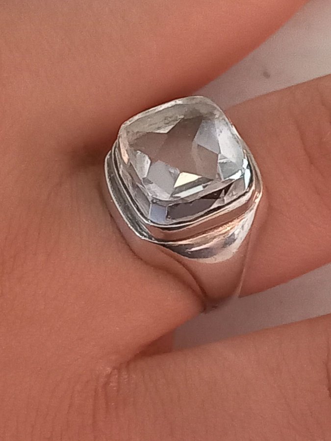 Snygg RING äkta silver 835 BERGKRISTALL kuddslipad stl 165