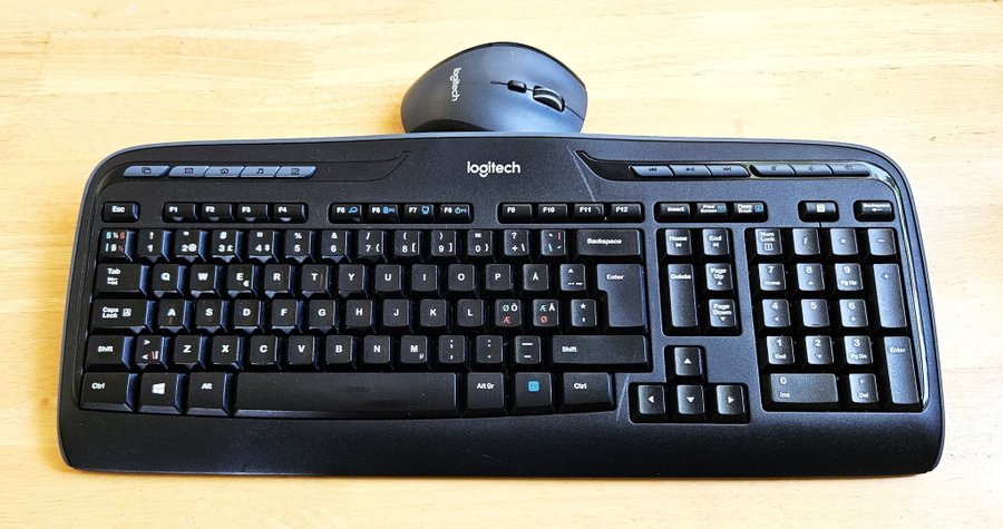 Trådlös Logitech Tangentbord K330 + Mus 705 Sv