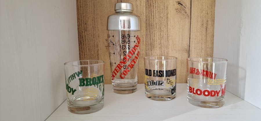 Vintage COCKTAIL-SET Shaker och 3 glas från sent 70-tal med Drinkrecept