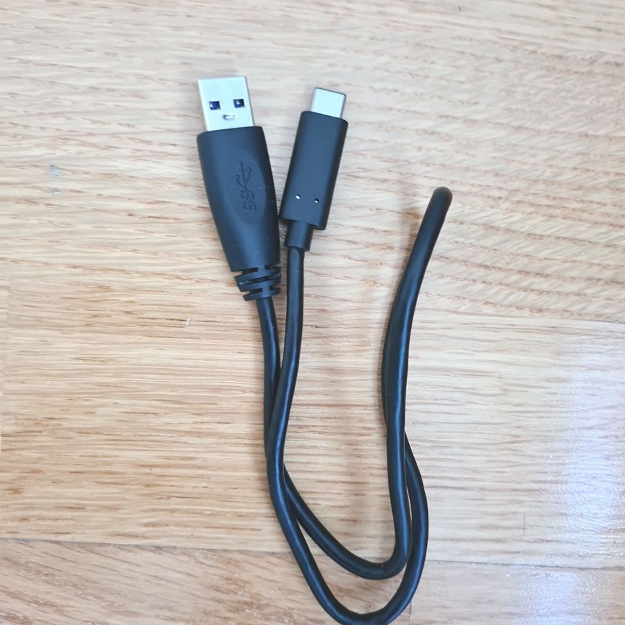 NY/OÖPPNAD! LACIE CHARGE CABLE 50 CM A1739 USB-C TILL USB ORDPRIS 245KR