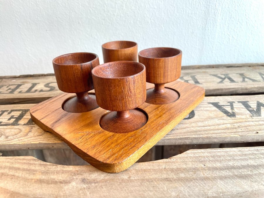 Teakbricka retro äkta teak med äggkoppar