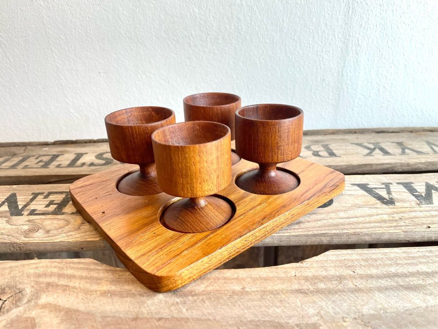 Teakbricka retro äkta teak med äggkoppar