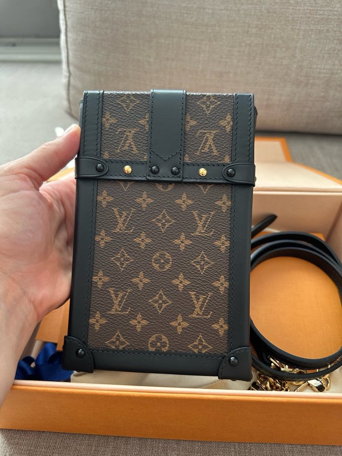 Louis Vuitton Verticale Trunk