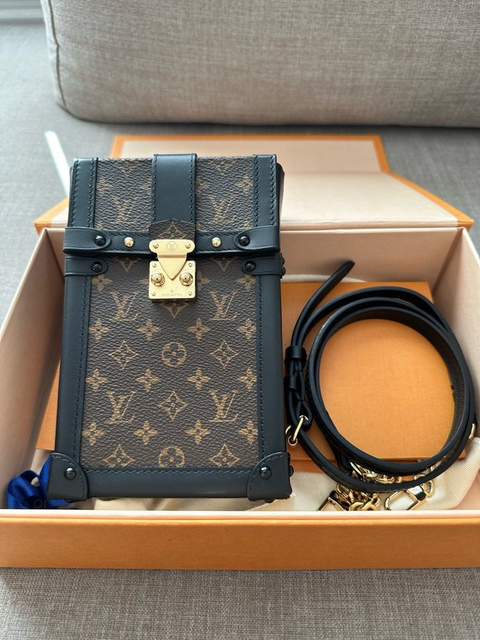 Louis Vuitton Verticale Trunk