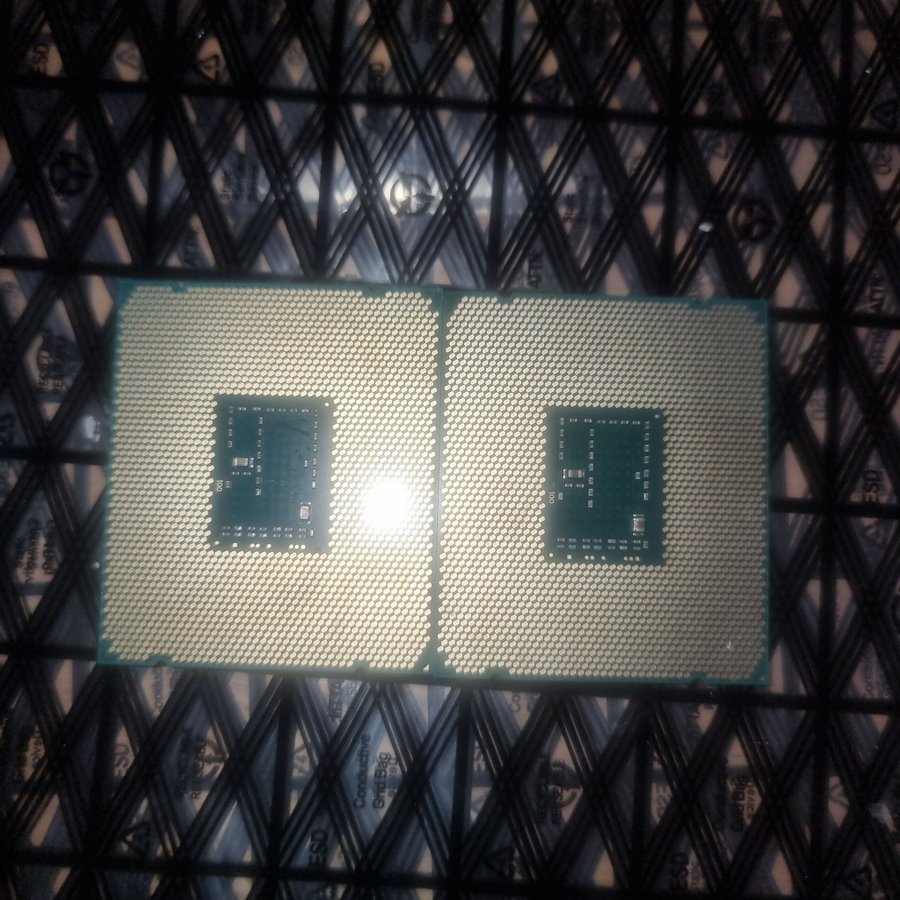 2 pair matchade Intel Xeon E5-2680 V3 - 250 GHz 12-Core (E52680V3) Processor