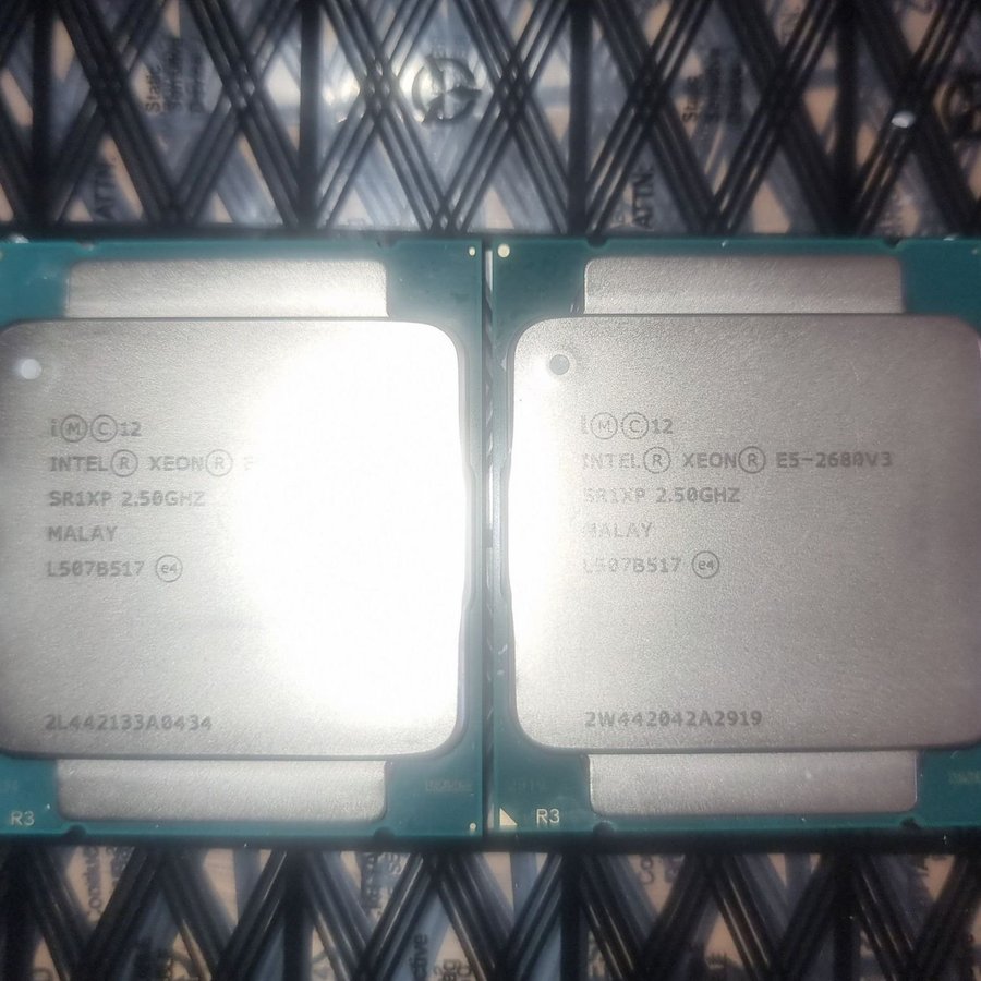 2 pair matchade Intel Xeon E5-2680 V3 - 250 GHz 12-Core (E52680V3) Processor