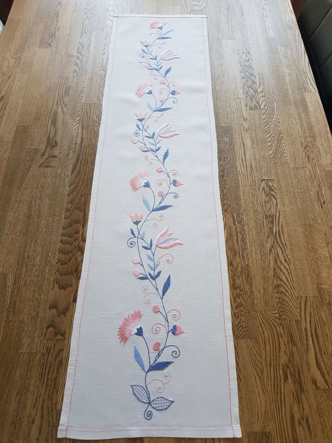 Handbroderad löpare/väggbonad/duk i Blekingesöm Linne Stl 112×29cm