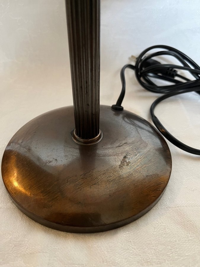 Bordslampa 1900-talets första hälft Bronserad metall
