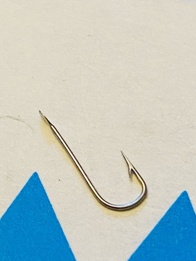 MUSTAD nr13 Qual 90213  100st små krokar i sin original ask! Kvalitet