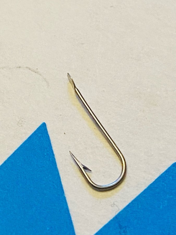 MUSTAD nr13 Qual 90213  100st små krokar i sin original ask! Kvalitet