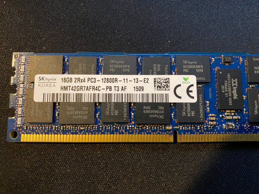 128GB (8 x 16GB DDR3 ECC)