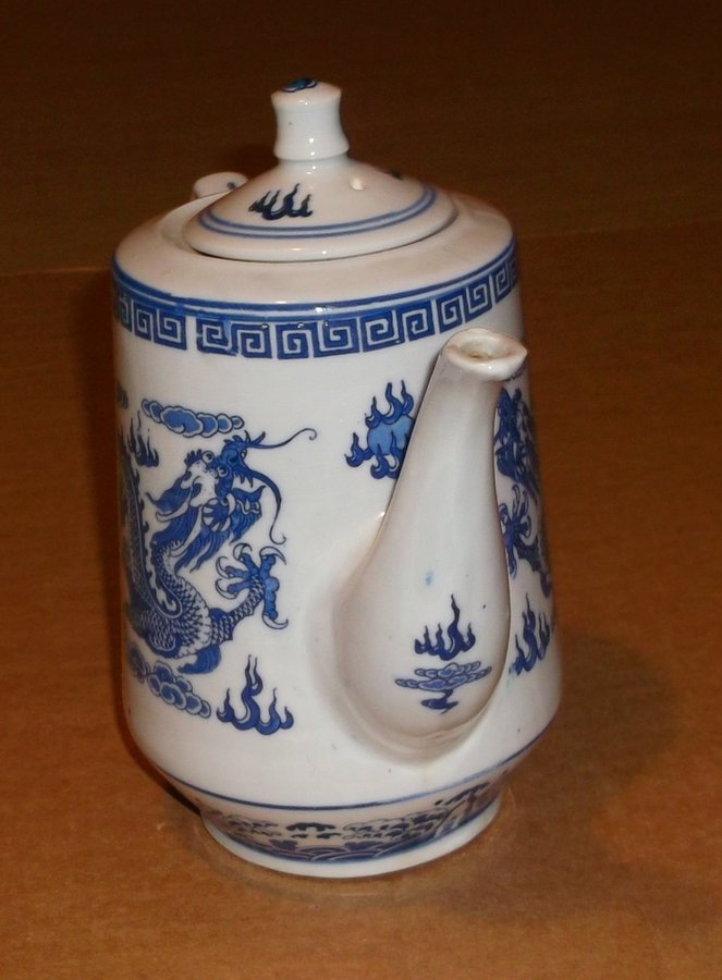 Glaserad Kaffekanna blå drake Kinesiska tecken i botten drakar Kanna