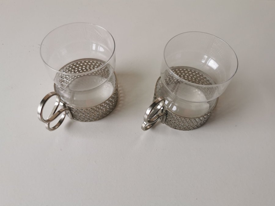 2 st Tsaikka muggar / glas med hållare i rostfritt Timo Sarpanev Iittala
