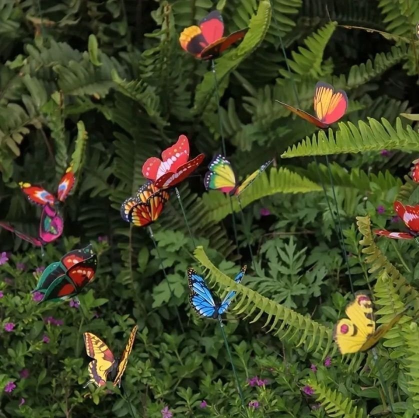 10st Blandade färgglada Fjärilar på pinne (många olika färger)