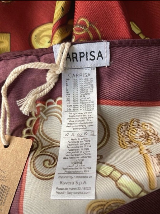 Red or green soft scarf from Carpisa